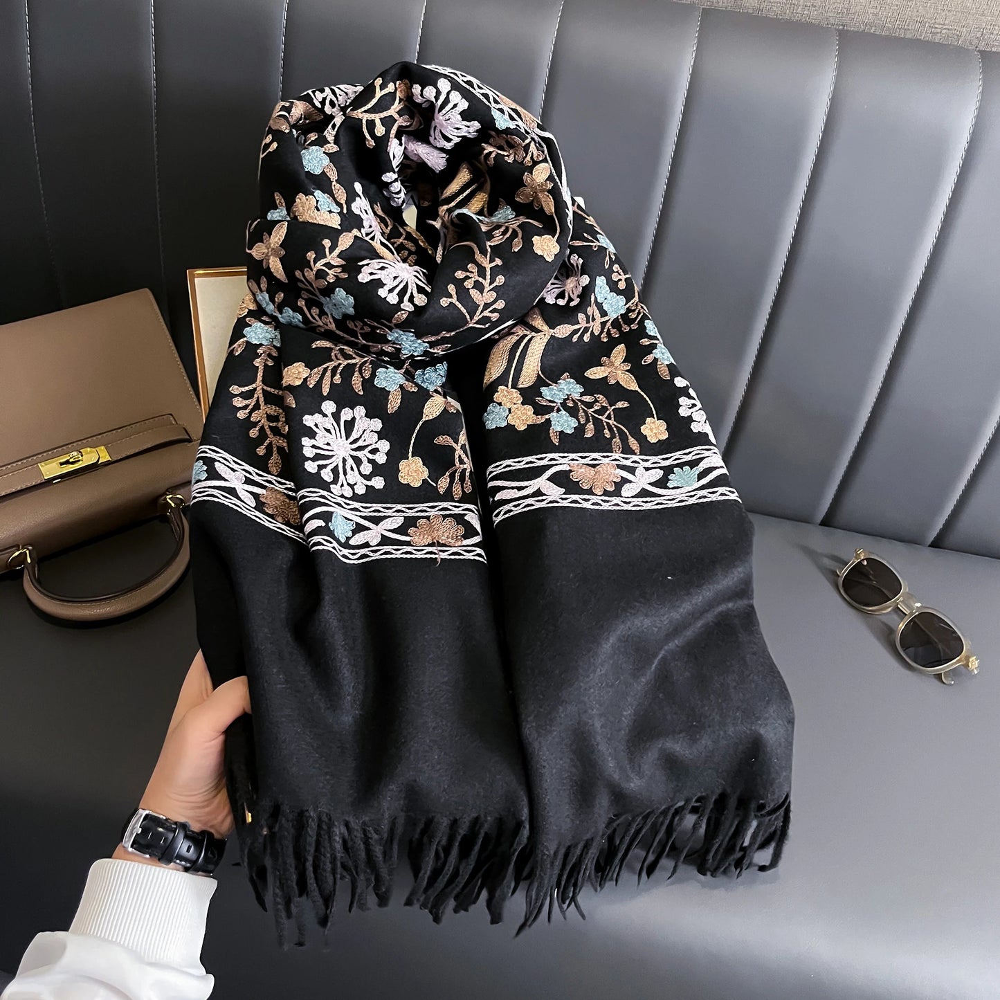 Foulard Cachemire Brodé Femme - Douceur & Chic Hiver