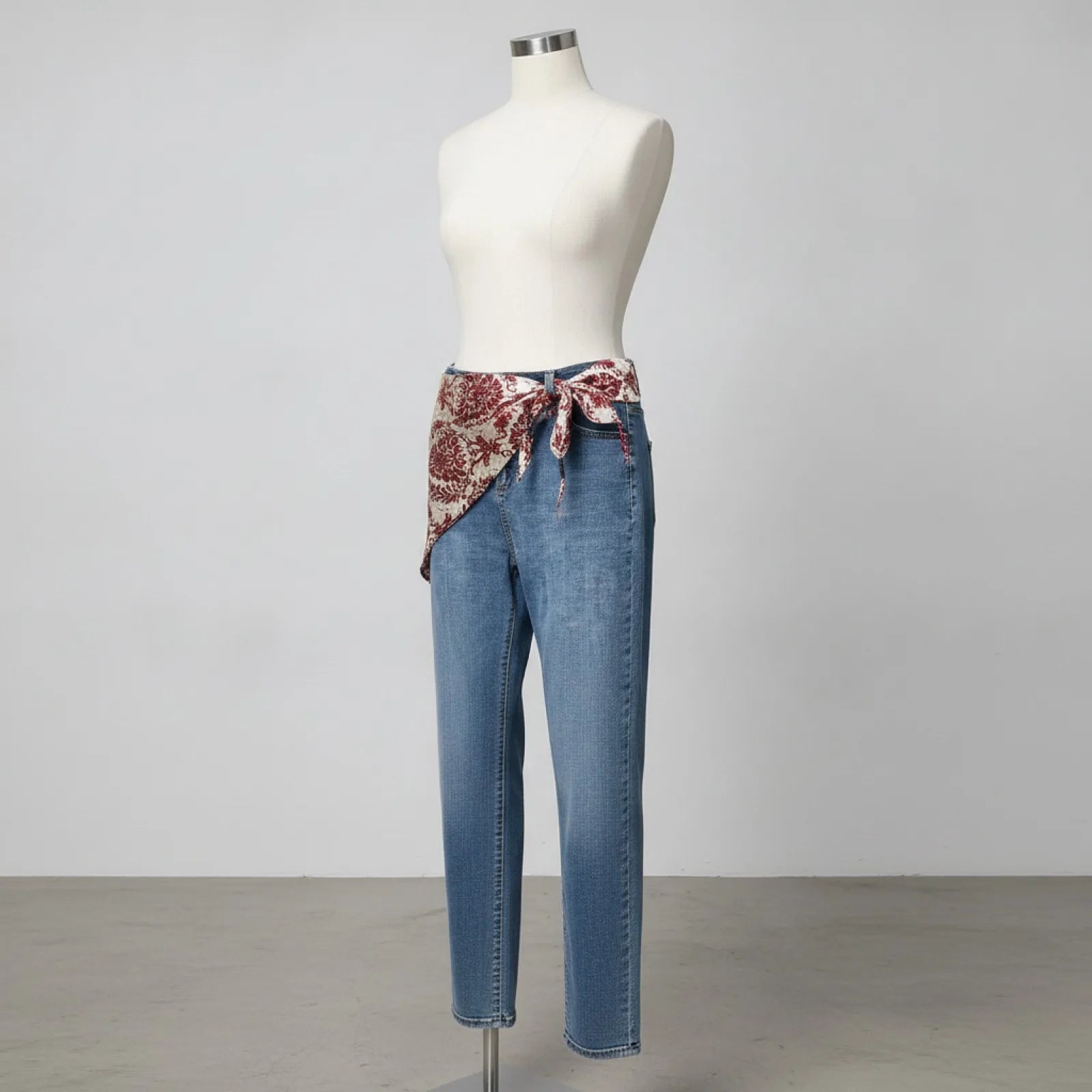 Foulard Carré Soie Rouge Motif Ananas Rétro