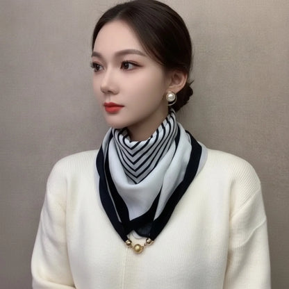Foulard Magnétique Triangulaire Noir en Soie, Coton et Lin