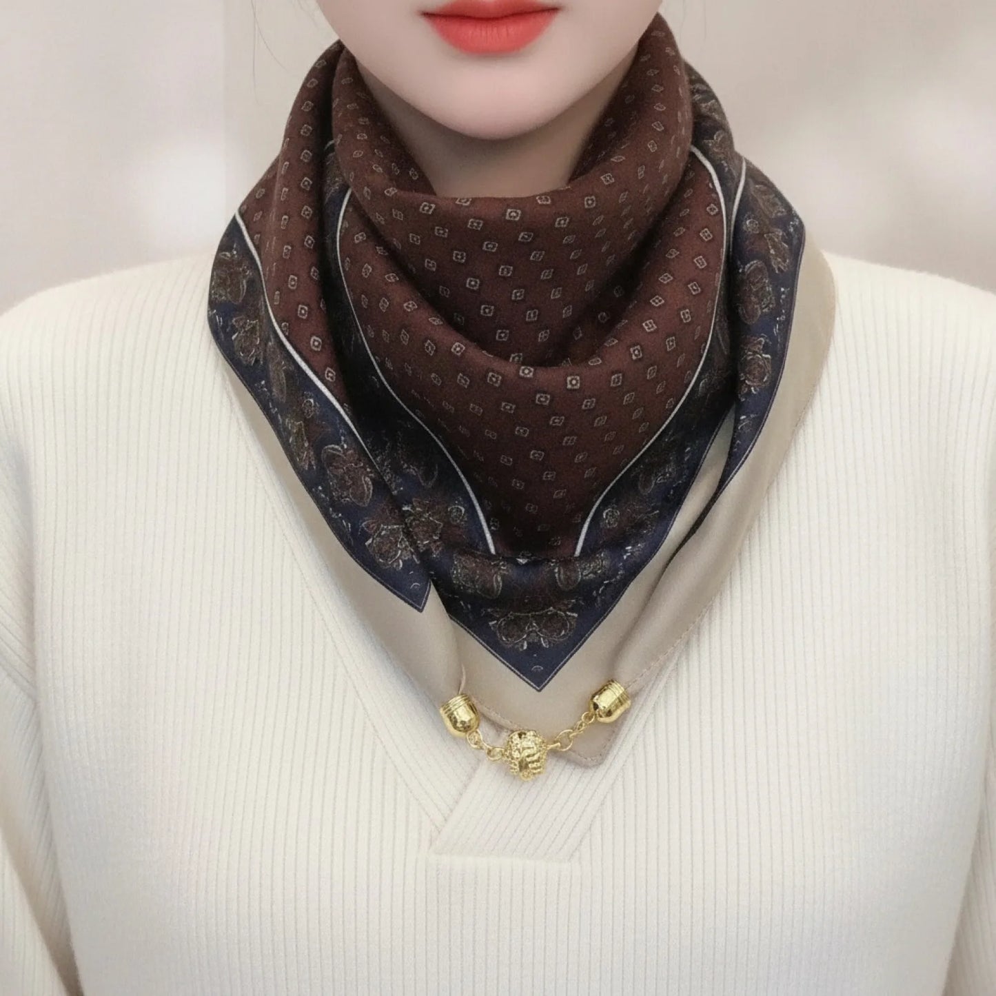 Foulard Triangulaire Magnétique en Soie