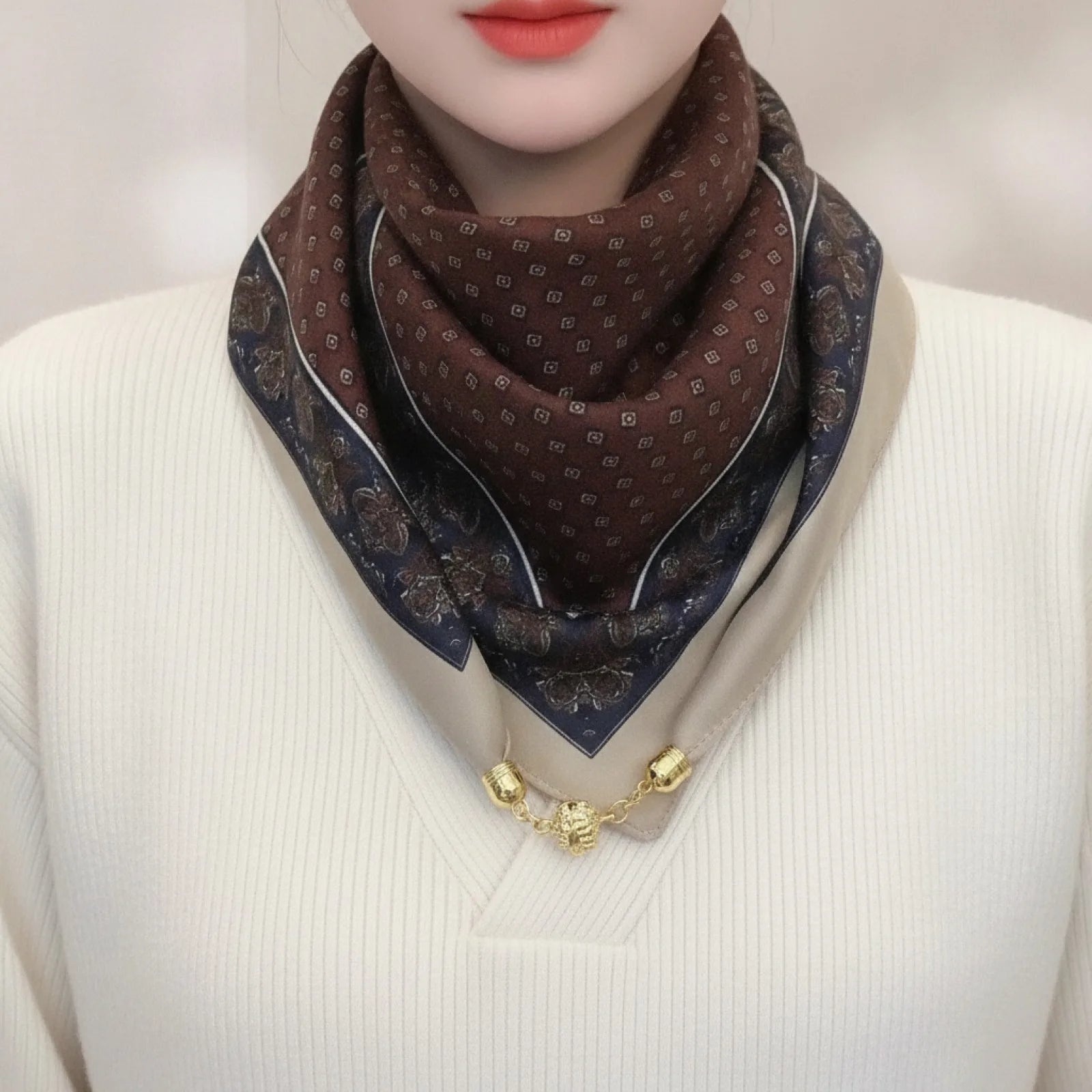 Foulard Triangulaire Magnétique en Soie