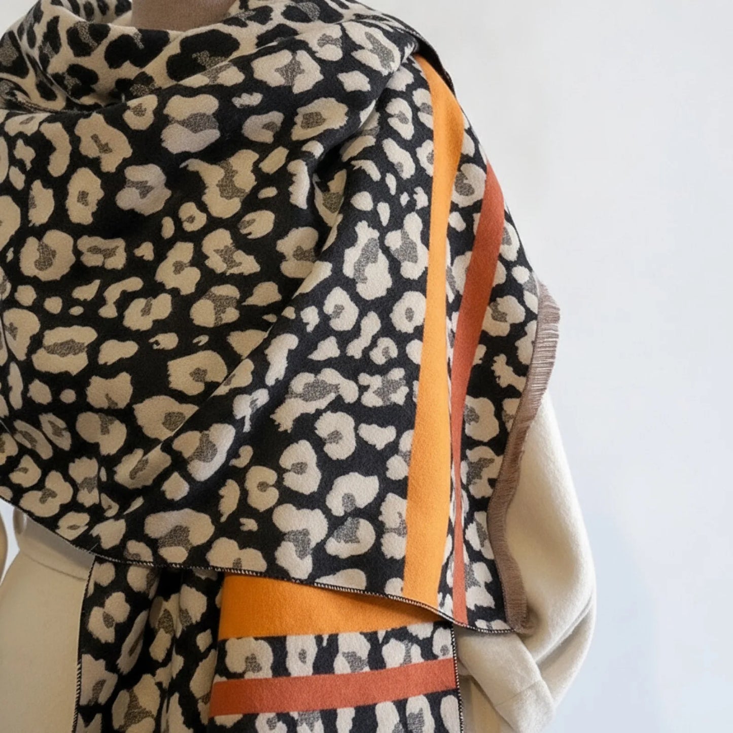 Foulard Cachemire Luxe Motif Léopard 