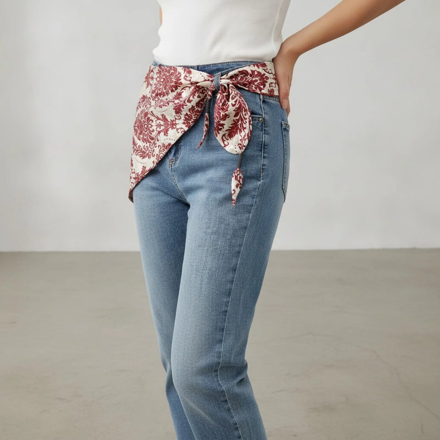 Foulard Carré Soie Rouge Motif Ananas Rétro